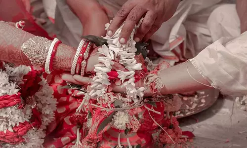 शादी के बाहर अफेयर, पति ने पत्नी से शादी की शादी के बाहर अफेयर, पति ने पत्नी से शादी की