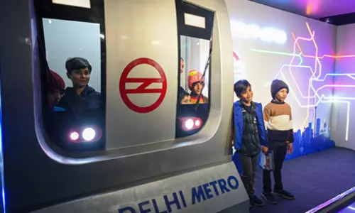 दिल्ली CM: प्रदूषण कम करने मेट्रो विस्तार प्राथमिक