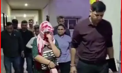 हाई-प्रोफाइल सेक्स रैकेट का भंडाफोड़, मिली विदेशी लड़कियां हाई-प्रोफाइल सेक्स रैकेट का भंडाफोड़, मिली विदेशी लड़कियां