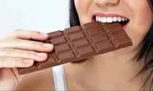 रात में चॉकलेट खाने की Craving, हार्वर्ड एक्सपर्ट से जानें कारण रात में चॉकलेट खाने की Craving, हार्वर्ड एक्सपर्ट से जानें कारण