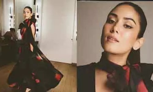 Mira Rajput का ब्लैक ब्यूटी अवतार: क्रिसमस पार्टी के लिए परफेक्ट है यह एलिगेंट लुक Mira Rajput का ब्लैक ब्यूटी अवतार: क्रिसमस पार्टी के लिए परफेक्ट है यह एलिगेंट लुक