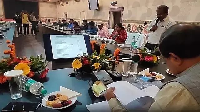 Odisha के मंत्री ने खरीफ की खरीद संबंधी कार्यों की समीक्षा बैठक की Odisha के मंत्री ने खरीफ की खरीद संबंधी कार्यों की समीक्षा बैठक की