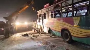 Jammu-Kashmir: पिकनिक से लौट रही स्कूल बस पलटी, 35 से ज्यादा छात्र घायल Jammu-Kashmir: पिकनिक से लौट रही स्कूल बस पलटी, 35 से ज्यादा छात्र घायल