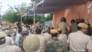 Bhilwara: गोवंश के अवशेष मिलने के बाद इलाके में तनाव Bhilwara: गोवंश के अवशेष मिलने के बाद इलाके में तनाव