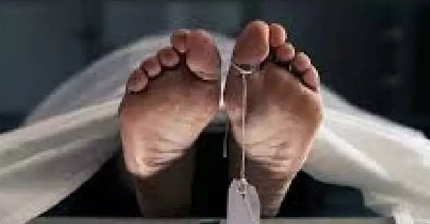 टीचर की लाश रिटायर्ड एसआई के घर में मिली, गोली मारकर हत्या की आशंका टीचर की लाश रिटायर्ड एसआई के घर में मिली, गोली मारकर हत्या की आशंका