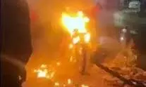 Bhopal : नकाबपोश ने आधी रात को बाइक में लगाई आग, बैटरी फटने से मचा हड़कंप Bhopal : नकाबपोश ने आधी रात को बाइक में लगाई आग, बैटरी फटने से मचा हड़कंप