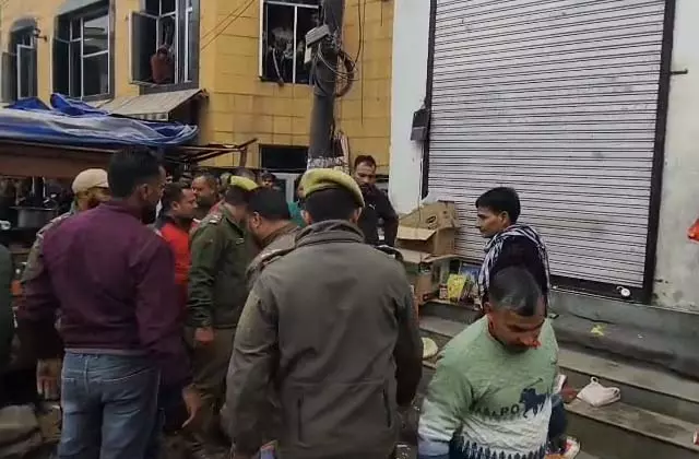 Jammu-Kashmir: सड़कों पर नगर पालिका का बड़ा Action, मचा हड़कंप Jammu-Kashmir: सड़कों पर नगर पालिका का बड़ा Action, मचा हड़कंप
