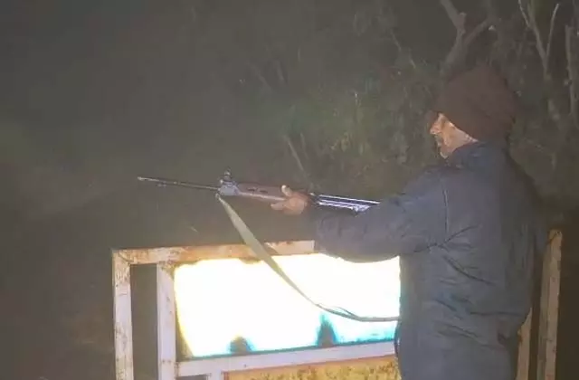 Jammu-Kashmir: घने कोहरे के बीच इलाके में High Alert Jammu-Kashmir: घने कोहरे के बीच इलाके में High Alert