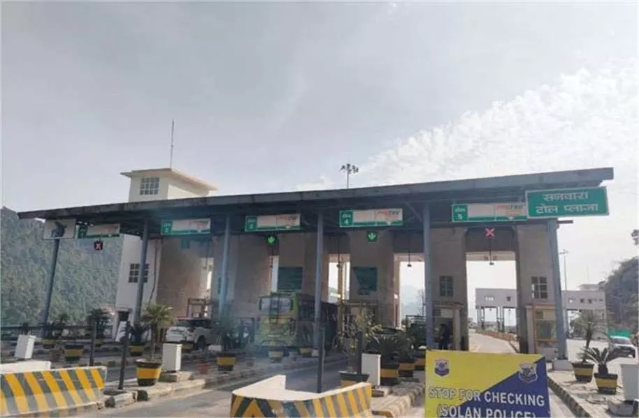 Solan: टोल प्लाजा पर शनिवार रात से संशोधित टोल शुल्क लागू Solan: टोल प्लाजा पर शनिवार रात से संशोधित टोल शुल्क लागू