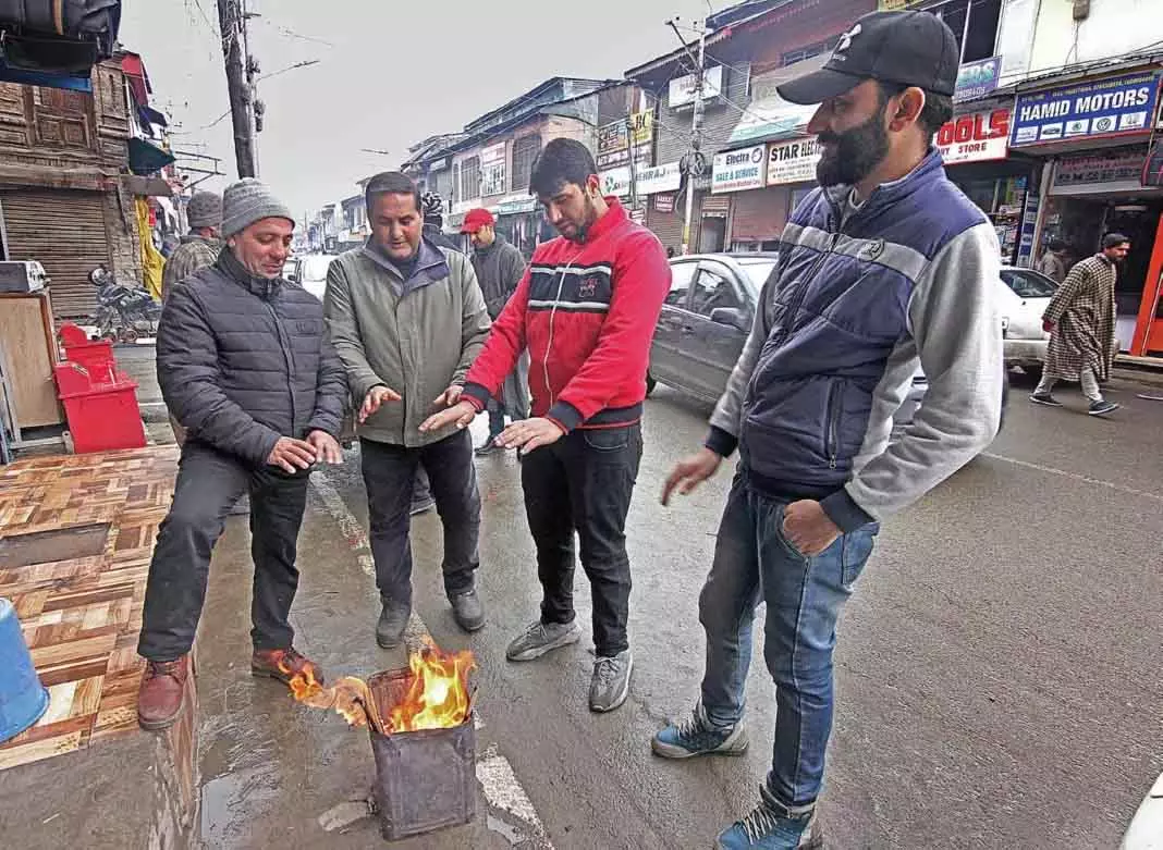 चिल्लई कलां शुरू, Kashmir बर्फबारी और गीले मौसम के लिए तैयार चिल्लई कलां शुरू, Kashmir बर्फबारी और गीले मौसम के लिए तैयार