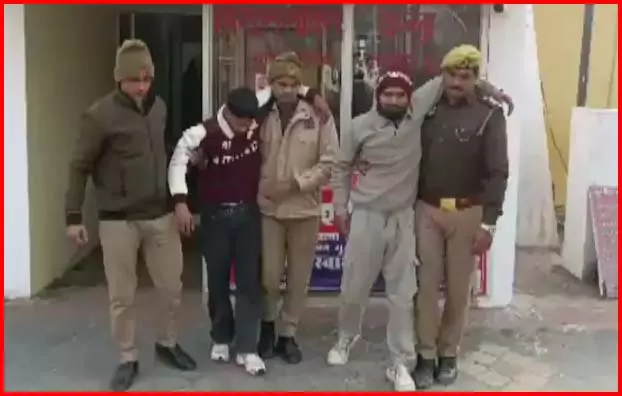 हथकड़ी में रील बनाकर रीलबाजों ने मचाया हड़कंप, अब गिरफ्तारी के बाद हालत खराब हथकड़ी में रील बनाकर रीलबाजों ने मचाया हड़कंप, अब गिरफ्तारी के बाद हालत खराब