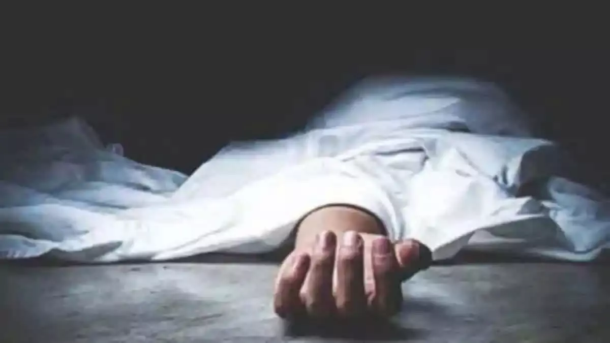 छत से गिरी युवती की मौत, मोबाइल में बात करना साबित हुआ जानलेवा छत से गिरी युवती की मौत, मोबाइल में बात करना साबित हुआ जानलेवा