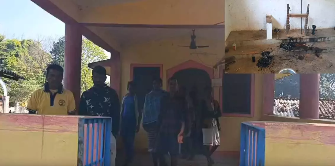शीतला मंदिर में आगजनी, ग्रामीणों में आक्रोश शीतला मंदिर में आगजनी, ग्रामीणों में आक्रोश