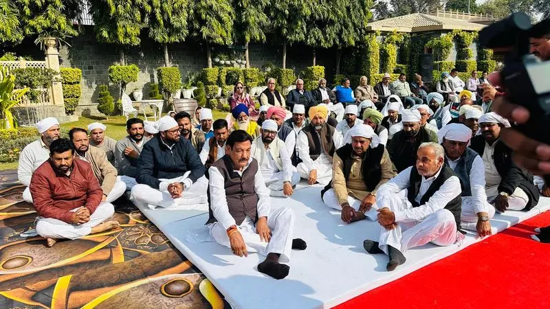 Sirsa में पारिवारिक और राजनीतिक मतभेद के बीच चौटाला को याद किया Sirsa में पारिवारिक और राजनीतिक मतभेद के बीच चौटाला को याद किया