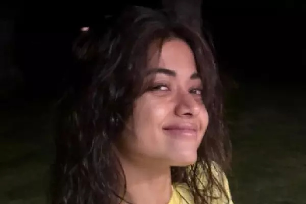 Rashmika Mandanna ने काम से भरे दिनों की झलक साझा की Rashmika Mandanna ने काम से भरे दिनों की झलक साझा की
