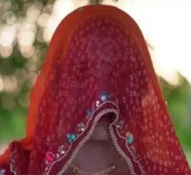 सास ने पोते संग संबंध बनाने बहू पर डाला दबाव, थाने में FIR दर्ज सास ने पोते संग संबंध बनाने बहू पर डाला दबाव, थाने में FIR दर्ज