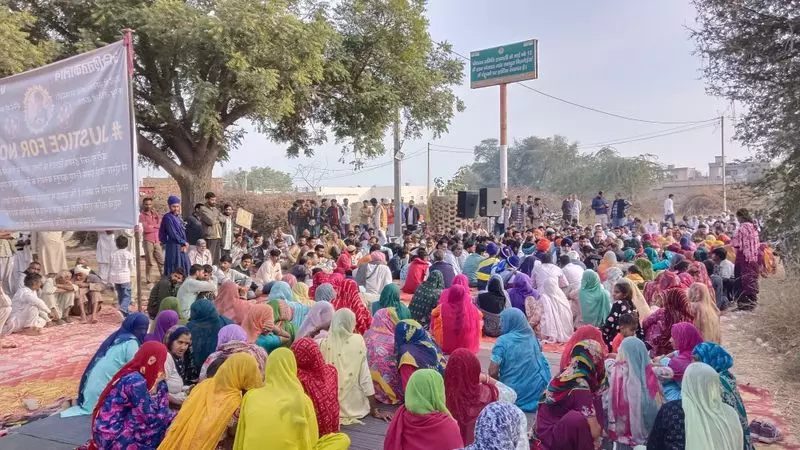 Sirsa के गांवों में 4 साल की बच्ची के अपहरण और हत्या को लेकर विरोध प्रदर्शन Sirsa के गांवों में 4 साल की बच्ची के अपहरण और हत्या को लेकर विरोध प्रदर्शन