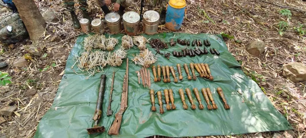 नक्सल डंप बरामद, गरियाबंद में फोर्स को मिली सफलता नक्सल डंप बरामद, गरियाबंद में फोर्स को मिली सफलता