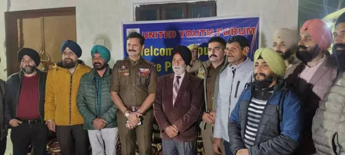 Jammu: एसपी साउथ ने लोगों को कई अहम मुद्दों पर जानकारी दी Jammu: एसपी साउथ ने लोगों को कई अहम मुद्दों पर जानकारी दी