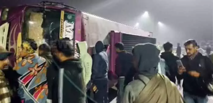 Bishnah में रिंग रोड पर स्कूल बस के डिवाइडर से टकराने से 35 छात्र घायल हो गए Bishnah में रिंग रोड पर स्कूल बस के डिवाइडर से टकराने से 35 छात्र घायल हो गए