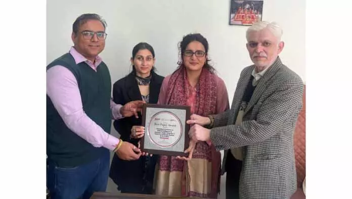 JU के विद्वानों को सर्वश्रेष्ठ शोध पत्र पुरस्कार से सम्मानित किया गया JU के विद्वानों को सर्वश्रेष्ठ शोध पत्र पुरस्कार से सम्मानित किया गया