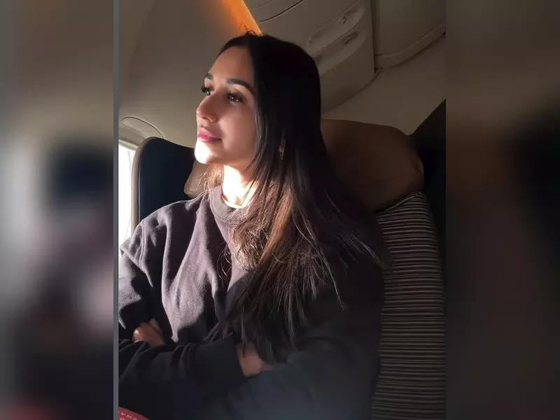 Nikita Dutta ने लंदन की अपनी अनप्लान्ड सोलो ट्रिप की एक झलक शेयर की Nikita Dutta ने लंदन की अपनी अनप्लान्ड सोलो ट्रिप की एक झलक शेयर की