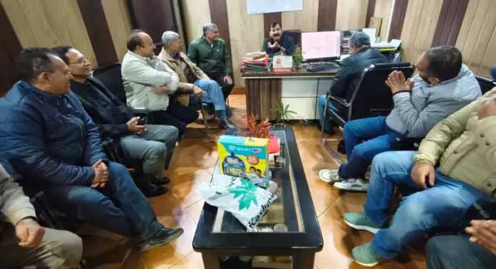 Arvind ने जनता दरबार लगाया, लोगों की समस्याएं सुनीं Arvind ने जनता दरबार लगाया, लोगों की समस्याएं सुनीं