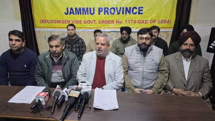 JAMMU: फार्मासिस्टों के संगठन ने फार्मेसी कोर्स में अनियमितताओं पर चिंता जताई JAMMU: फार्मासिस्टों के संगठन ने फार्मेसी कोर्स में अनियमितताओं पर चिंता जताई