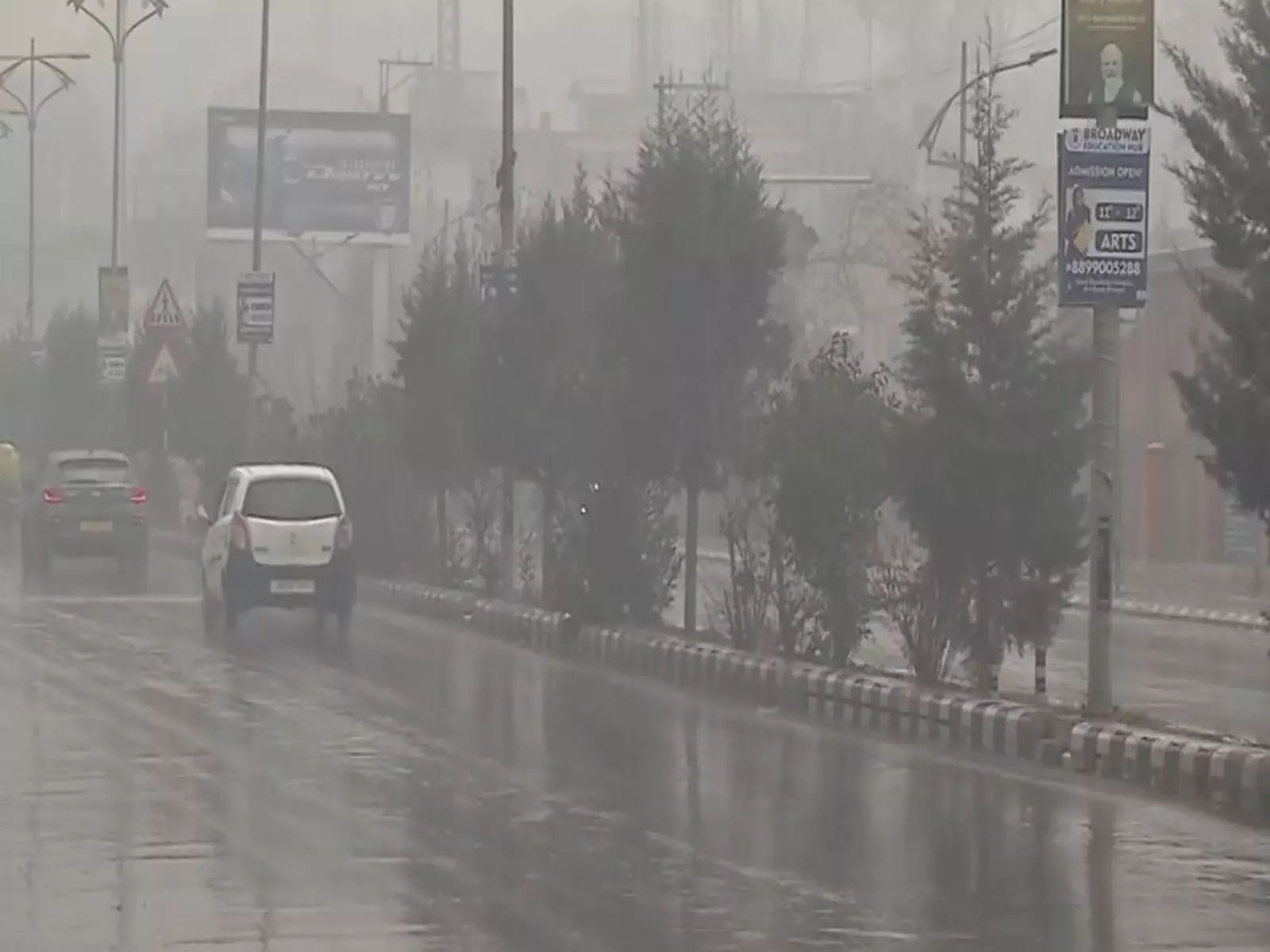 Kashmir Valley में बारिश और बर्फबारी के साथ चिल्लई कलां की शुरुआत हुई Kashmir Valley में बारिश और बर्फबारी के साथ चिल्लई कलां की शुरुआत हुई