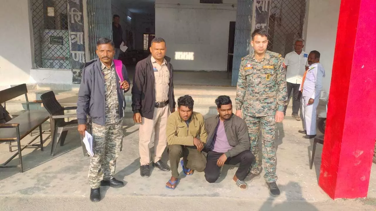 अवैध धान तस्करी पर पुलिस की बड़ी कार्रवाई, दो आरोपी गिरफ्तार, 1.86 लाख की अवैध धान और दो बुलेरो जब्त अवैध धान तस्करी पर पुलिस की बड़ी कार्रवाई, दो आरोपी गिरफ्तार, 1.86 लाख की अवैध धान और दो बुलेरो जब्त