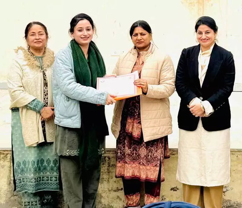 Amritsar: लेक्चरर ने मेले में पहला पुरस्कार जीता Amritsar: लेक्चरर ने मेले में पहला पुरस्कार जीता
