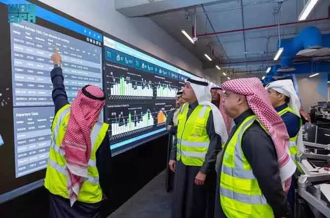 Saudi ट्रांसपोर्ट मंत्री ने रियाद एयरपोर्ट का निरीक्षण किया Saudi ट्रांसपोर्ट मंत्री ने रियाद एयरपोर्ट का निरीक्षण किया