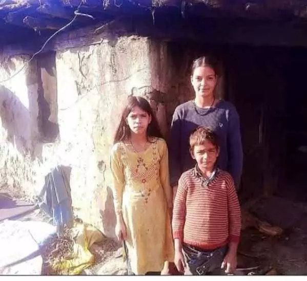 CM Sukhu ने अनाथ भाई-बहनों को मदद का भरोसा दिया CM Sukhu ने अनाथ भाई-बहनों को मदद का भरोसा दिया