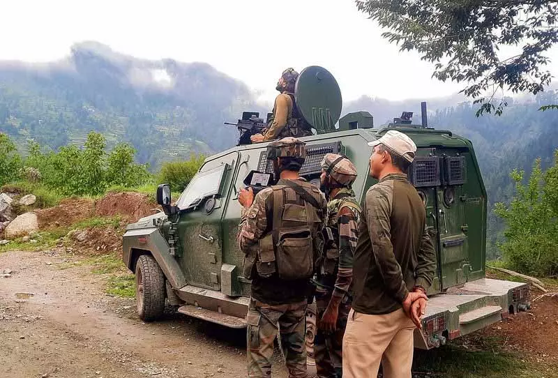Udhampur में आतंकियों के घर से खाना ले जाने के बाद तलाशी अभियान जारी Udhampur में आतंकियों के घर से खाना ले जाने के बाद तलाशी अभियान जारी