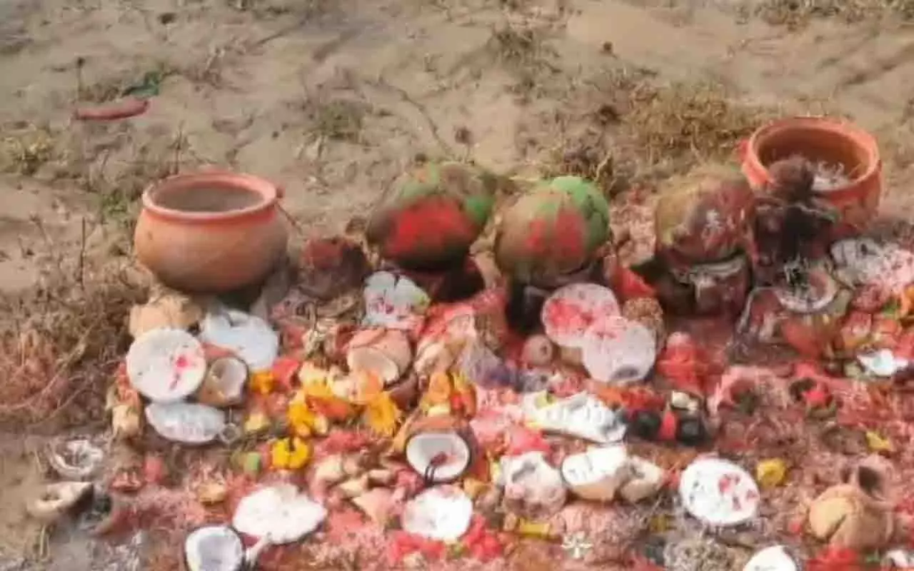 Jagatsinghpur श्मशान घाट में संदिग्ध पूजा सामग्री मिलने से हड़कंप Jagatsinghpur श्मशान घाट में संदिग्ध पूजा सामग्री मिलने से हड़कंप