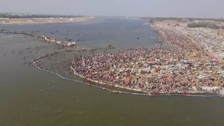 प्रयागराज में माघ मेला 2026: ग्रामीण महिलाओं और नाविकों के लिए जीविका का अवसर प्रयागराज में माघ मेला 2026: ग्रामीण महिलाओं और नाविकों के लिए जीविका का अवसर