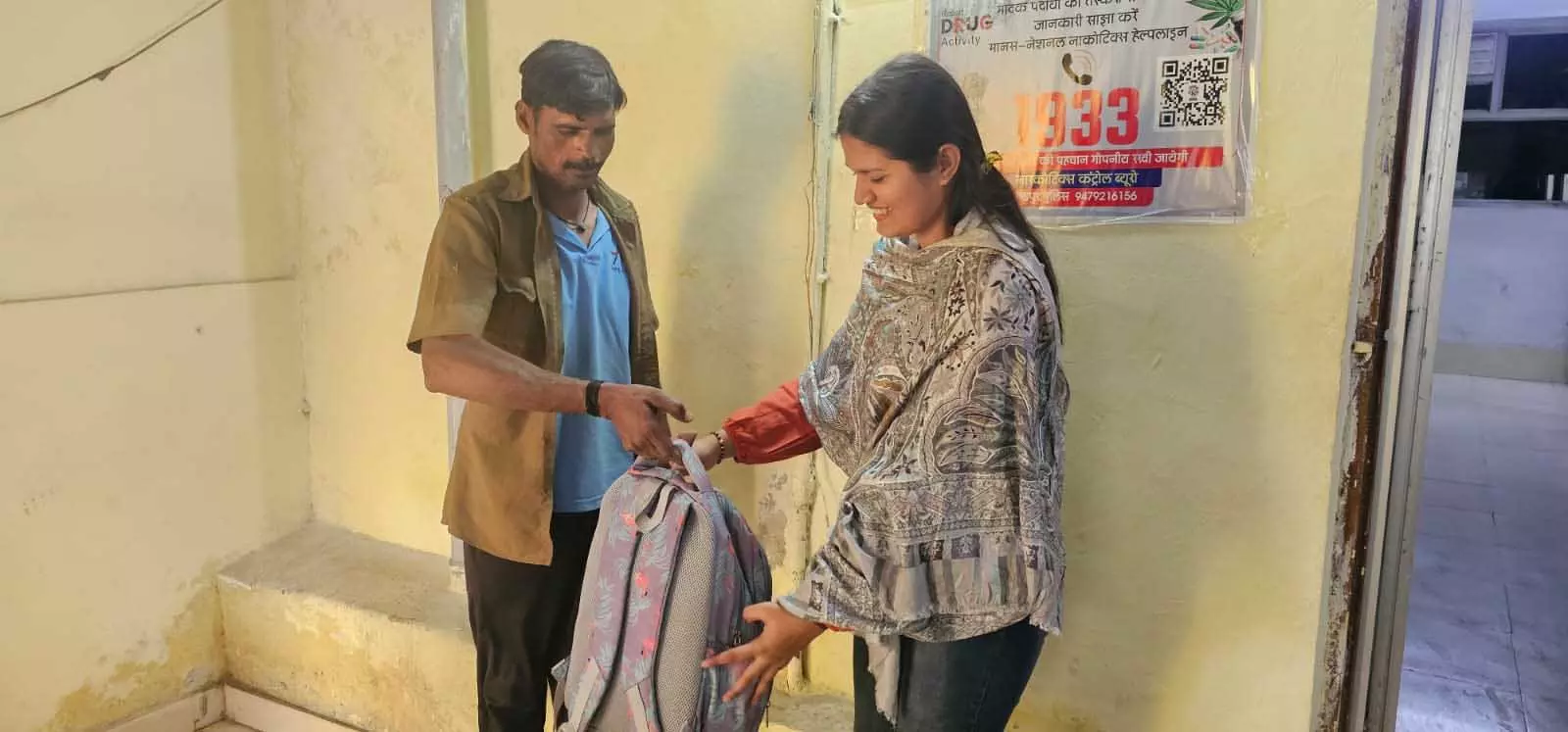 रायपुर पुलिस का सराहनीय कार्य, गुम हुए लैपटॉप, दस्तावेज, मार्कशीट और रुपए ढूंढ़कर युवती को कराया वापस रायपुर पुलिस का सराहनीय कार्य, गुम हुए लैपटॉप, दस्तावेज, मार्कशीट और रुपए ढूंढ़कर युवती को कराया वापस