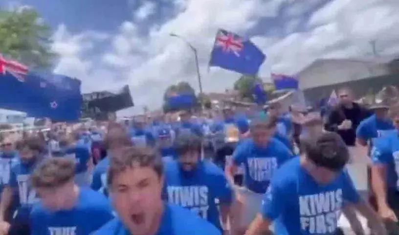 New Zealand में प्रदर्शनकारियों ने हाका युद्ध घोष के साथ सिख समुदाय के जुलूस को बाधित किया New Zealand में प्रदर्शनकारियों ने हाका युद्ध घोष के साथ सिख समुदाय के जुलूस को बाधित किया