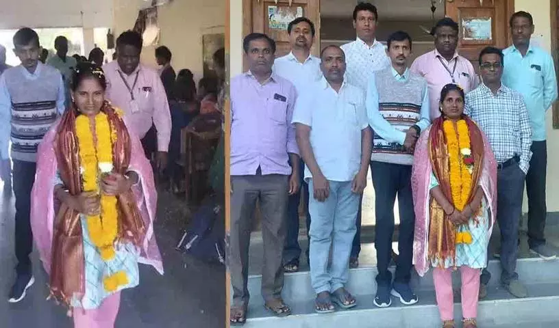 GJC स्टाफ ने सरपंच बनने पर गेस्ट लेक्चरर माधवी को सम्मानित किया GJC स्टाफ ने सरपंच बनने पर गेस्ट लेक्चरर माधवी को सम्मानित किया