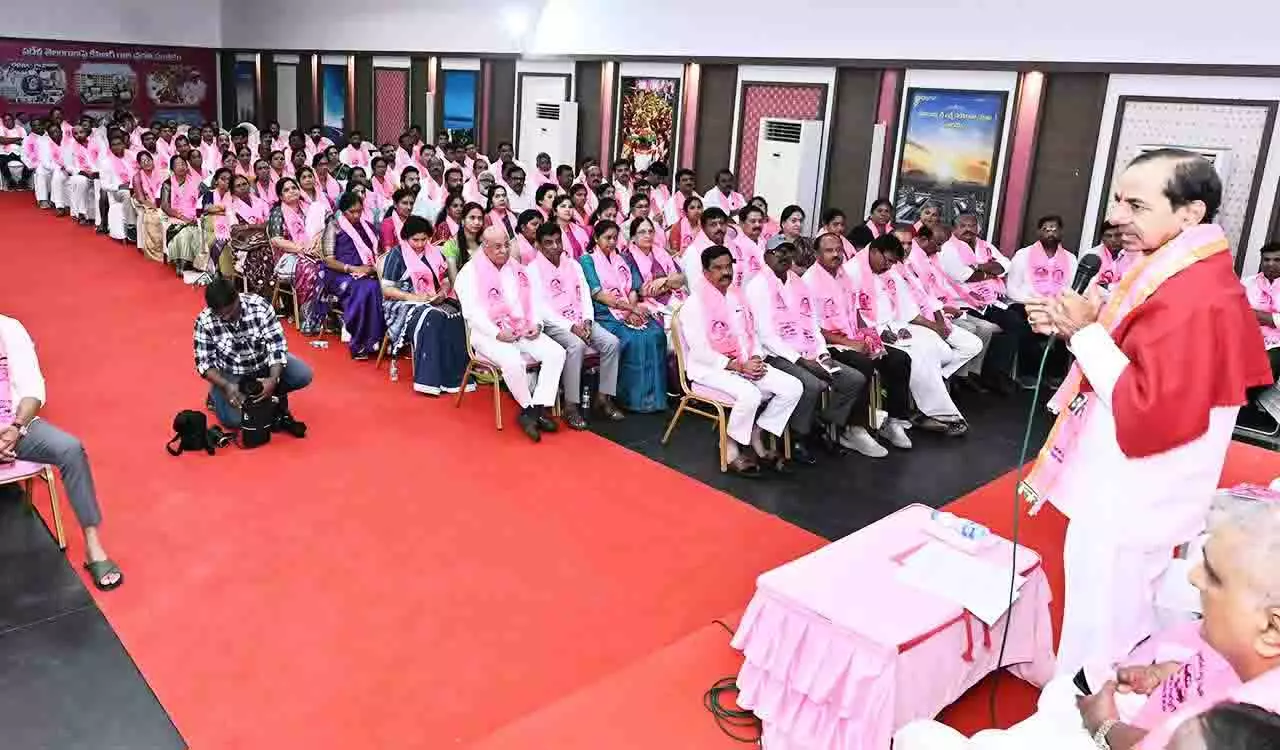 KCR तेलंगाना के पानी के अधिकारों की रक्षा के लिए नया जन आंदोलन शुरू करेंगे KCR तेलंगाना के पानी के अधिकारों की रक्षा के लिए नया जन आंदोलन शुरू करेंगे