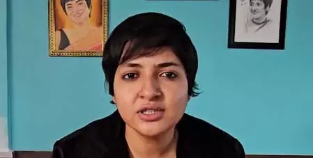सेक्युलर गाना गाने का दबाव, बंगाली सिंगर चक्रवर्ती ने दुर्व्यवहार का लगाया आरोप सेक्युलर गाना गाने का दबाव, बंगाली सिंगर चक्रवर्ती ने दुर्व्यवहार का लगाया आरोप