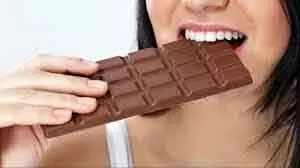 रात में चॉकलेट खाने की Craving, हार्वर्ड एक्सपर्ट से जानें कारण रात में चॉकलेट खाने की Craving, हार्वर्ड एक्सपर्ट से जानें कारण