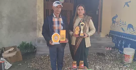 बगहा की सुमन लिख रहीं आत्मनिर्भरता की नई कहानी, मधुमक्खी पालन से लाखों की कमाई बगहा की सुमन लिख रहीं आत्मनिर्भरता की नई कहानी, मधुमक्खी पालन से लाखों की कमाई
