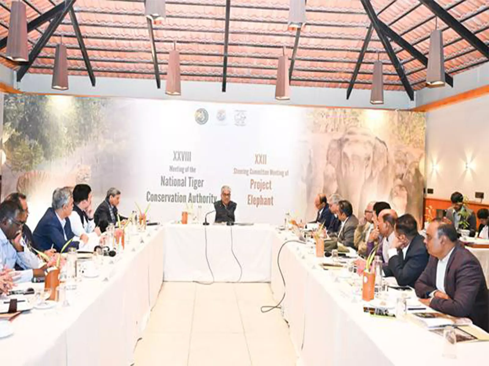 केंद्रीय पर्यावरण मंत्री ने सुंदरबन में बाघ और हाथी संरक्षण पर राष्ट्रीय रणनीतियों की समीक्षा की केंद्रीय पर्यावरण मंत्री ने सुंदरबन में बाघ और हाथी संरक्षण पर राष्ट्रीय रणनीतियों की समीक्षा की