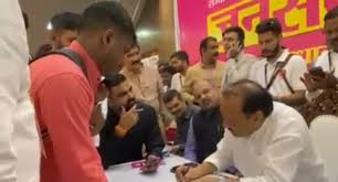 Ajit Pawar ने उम्मीदवारों के इंटरव्यू शुरू किए