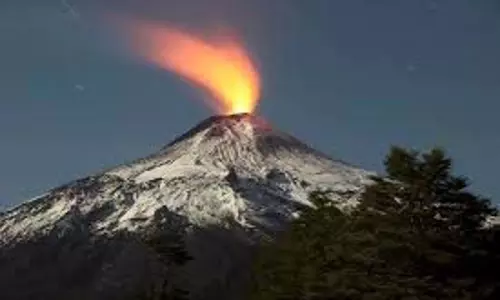 Science: ज्वालामुखी विस्फोट के दौरान हवा में कैसे बनते हैं गैस के गोल छल्ले, जानिए इसके पीछे का विज्ञान Science: ज्वालामुखी विस्फोट के दौरान हवा में कैसे बनते हैं गैस के गोल छल्ले, जानिए इसके पीछे का विज्ञान