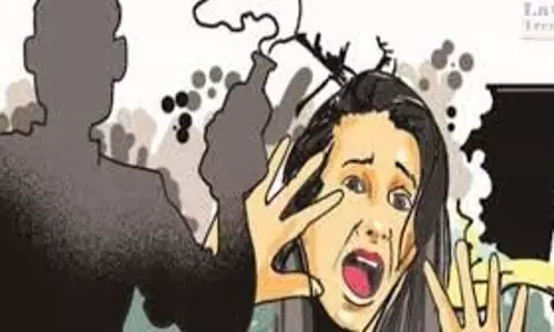 Bihar   : ब्यूटी पार्लर संचालिका पर  बाइक सवार अपराधियों ने फेंका  तेजाब