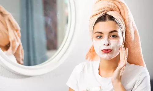 Winter Skincare: सर्दी में त्वचा को चमकदार बनाने के लिए सिर्फ दो चीजों का इस्तेमाल करें, जानिए कैसे Winter Skincare: सर्दी में त्वचा को चमकदार बनाने के लिए सिर्फ दो चीजों का इस्तेमाल करें, जानिए कैसे