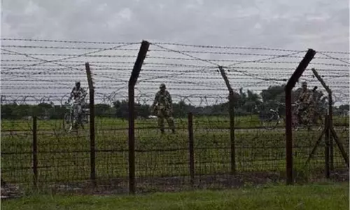 Punjab : कोहरे की आड़ ड्रोन के जरिए घुसपैठ, हेरोइन की बड़ी खेप बरामद Punjab : कोहरे की आड़ ड्रोन के जरिए घुसपैठ, हेरोइन की बड़ी खेप बरामद