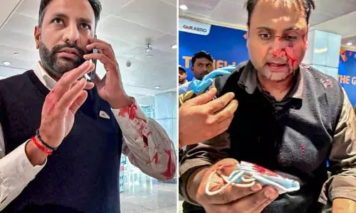 Delhi एयरपोर्ट घटना: AI एक्सप्रेस ने पायलट को नोटिस जारी, बाहरी जांच पैनल बनेगा Delhi एयरपोर्ट घटना: AI एक्सप्रेस ने पायलट को नोटिस जारी, बाहरी जांच पैनल बनेगा